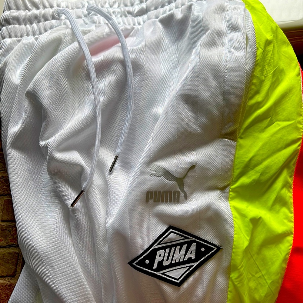 Now look at this cool jogger. New and ready to be worn and adored.